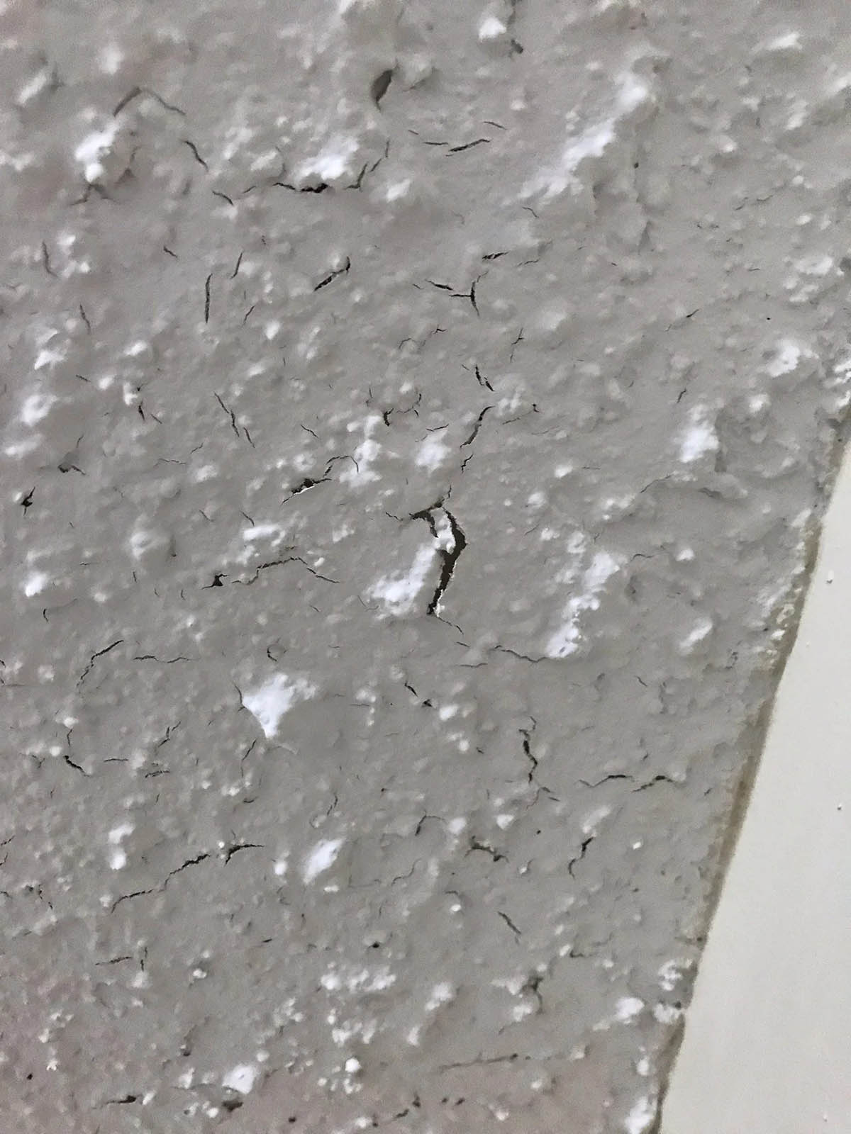 How to Fix a Cracked Popcorn Ceiling HOMIVI