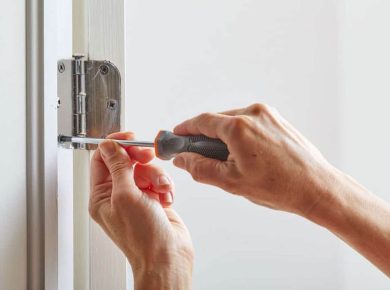 how to stop door hinges from squeaking