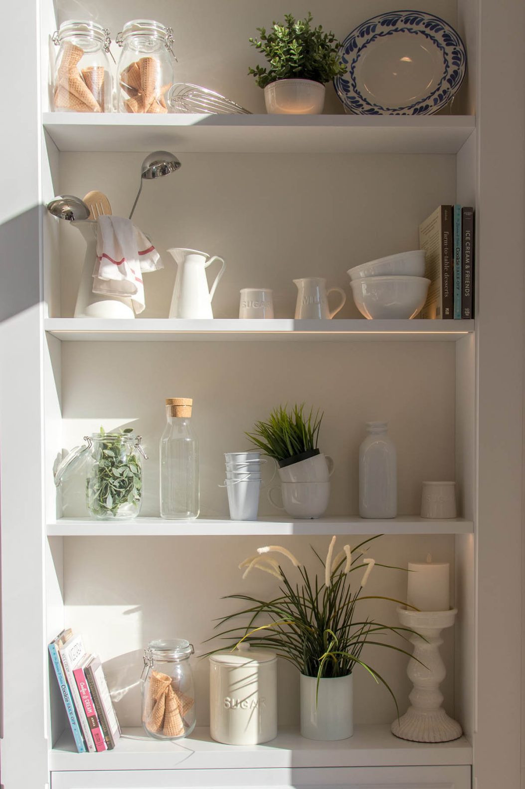 Standard Closet Shelf Height: A Comprehensive Guide - HOMIVI