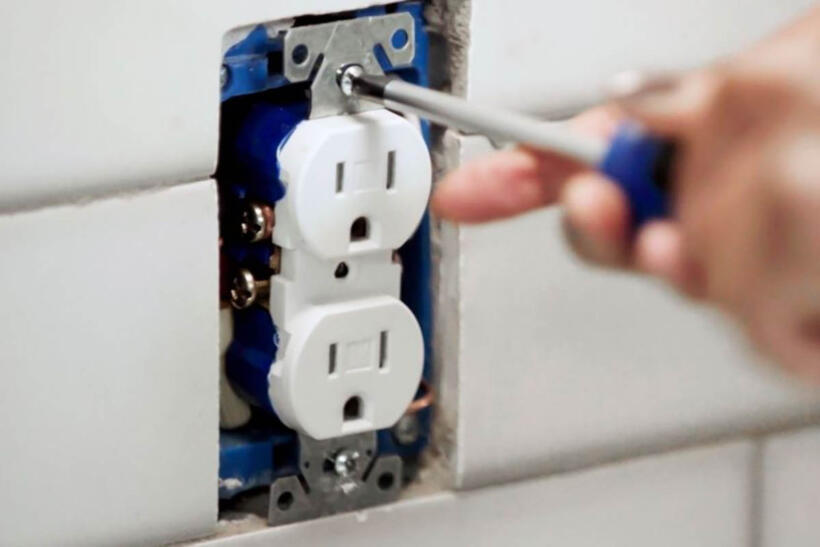 How to Wire Outlets in Series